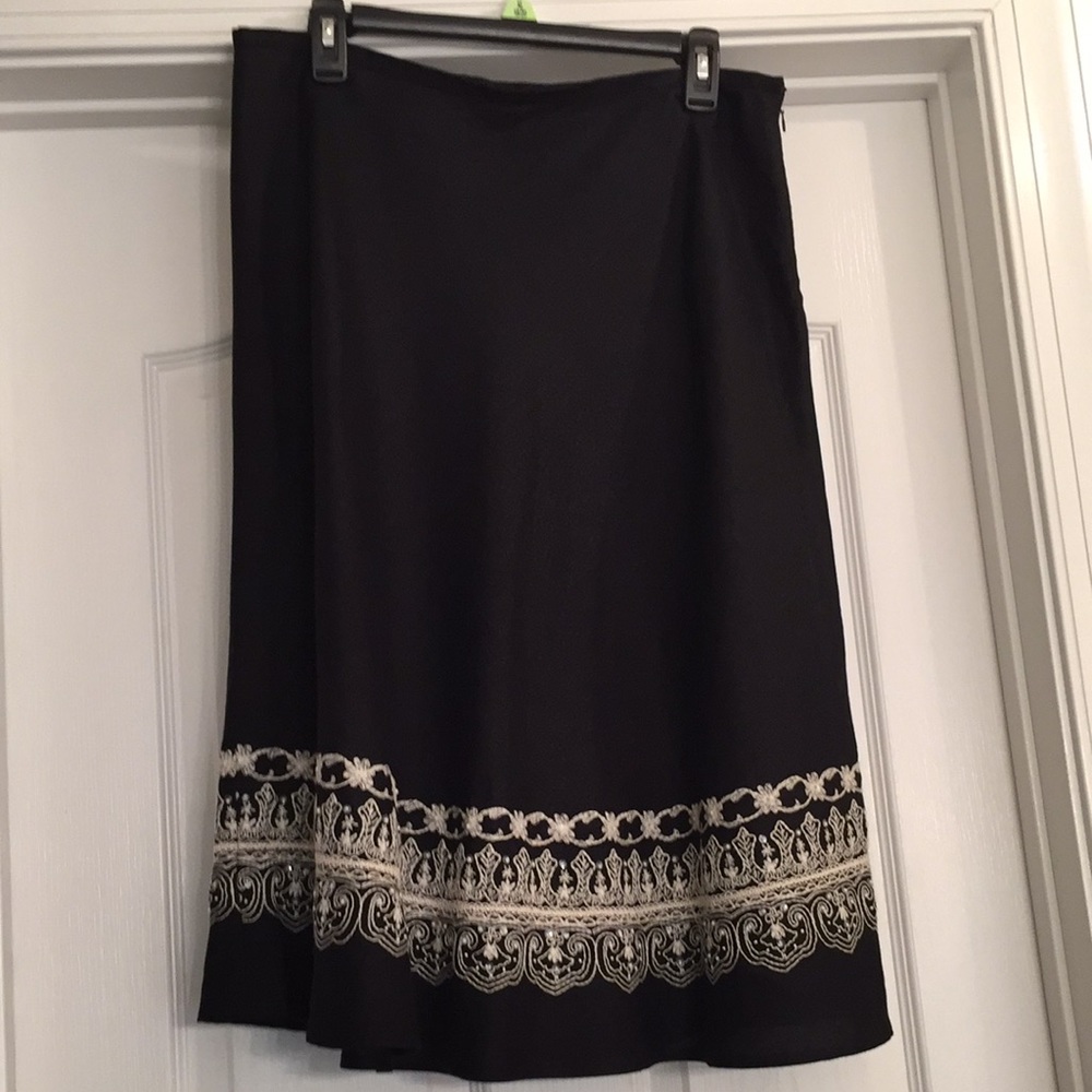 Rafaella ladies black linen skirt w/ tan detail